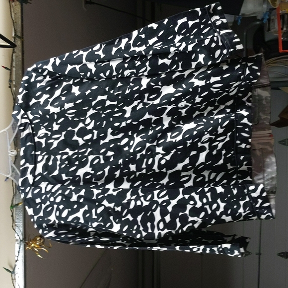 Size medium black and white jacket - Picture 2 of 3